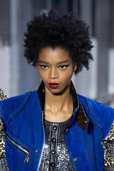 Look 32